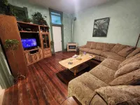 RiverView Lux: 420 Friendly Green Room, with a secret room search - Wifi
