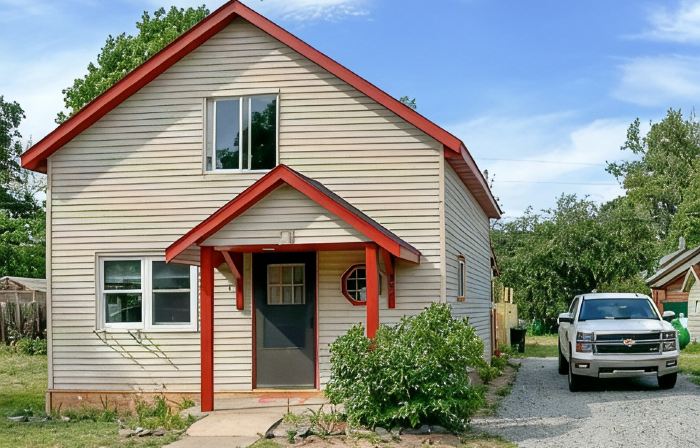 Big Bay Getaway - Outdoor sauna and extra parking for snowmobiles & trailers!