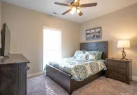 4 Bedroom 2 Bathroom Lake House Sleeps 10 on Lake Guntersville - 3-Star