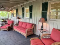 Walk to town Cozy Cottage - 3-Star