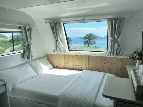 Namhae Sulliwa Caravan Pension - مبيت وإفطار
