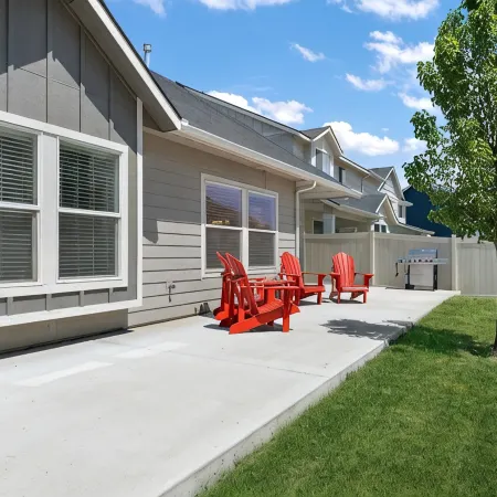 Comfy “Idahome” just minutes from downtown Eagle. A perfect 3BR family gem!
