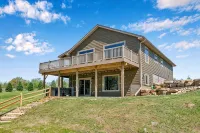 The Bridgeview Lodge  Hot Tub + Incredible Mississippi River Views & Sunsets - Chalets