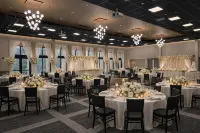 Gateway Hotel and Conference Center - Pet friendly