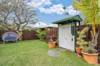 Tropical Gardens,4 Bdr, Large Yard, Pool, 5 min Walk to Beach,Koi Pond, Kailua - Private Pools