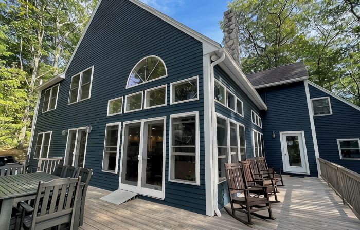 Sunny Waterfront Family Friendly Little Sebago Home