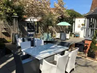 The Dog at Wingham - موقف سيارات