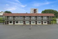 Astoria Rivershore Motel - parking