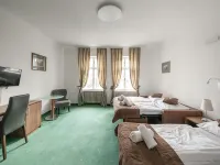 Hotel Bergwirt Schonbrunn Hotels near 13. Hietzing