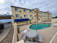 Americas Choice Inn & Suites - Bergblick