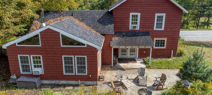 Charming Farmhouse, Sauna - 4 bedrooms, WiFi, AC in Upper Jay Hotels in Jay
