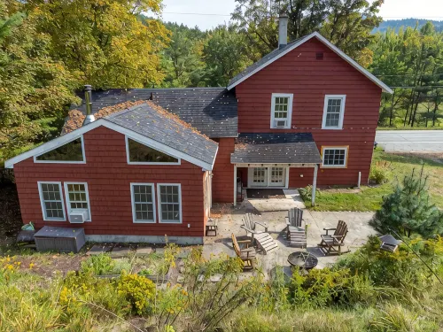 Charming Farmhouse, Sauna - 4 bedrooms, WiFi, AC in Upper Jay - Boutique