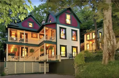 The 1883 Peabody House Bed & Breakfast Hotels in Eureka Springs