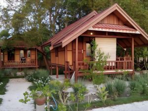 Maryan Moyo Bungalows & Resto