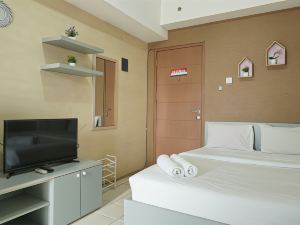 Comfort and Strategic Studio Apartment Margonda Residence 2 Near UI