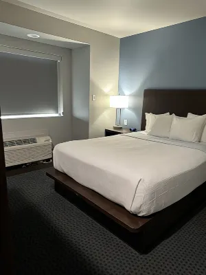 Sugar Creek Inn & Suites