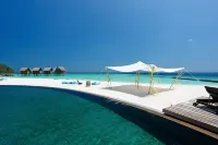 Constance Moofushi - Pools