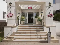 Airport Inn Manchester Hotels in 
