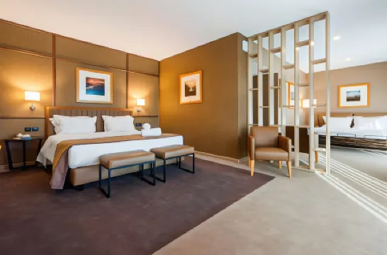 Portus Cale Hotel Отели рядом с достопримечательностью «Synagogue Kadoorie - Mekor Haim»