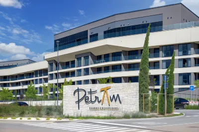 Petram Resort & Residences Hôtels à : Katoro