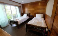 Standard Villa Hotels in Saraphi
