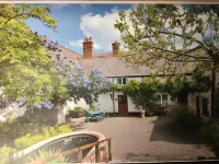 Steps Farmhouse Hotels near Nutcombe Bottom, Tall Trees Trail