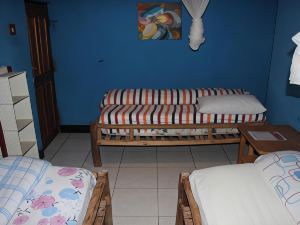 Amahoro Guest House - Triple Room with Shared Bathroom