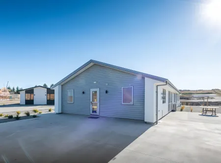 18 Jimmy Отели рядом с достопримечательностью «Mackenzie Sheep Dog Statue»