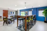 Clarion Pointe Staunton East