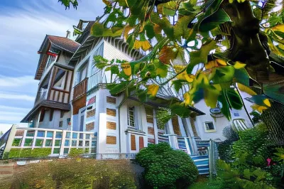 Villa Augeval Hôtel de Charme & Spa Отели в г. 