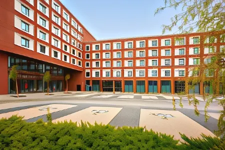 Novotel Cambridge North Отели рядом с достопримечательностью «The Corpus Clock»