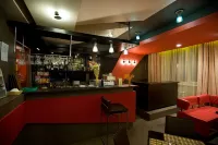 Chayka Hotel - ที่มีบาร์