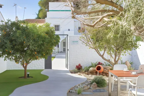 Villa Isabel by Seric, 15' Walking to the Beach Hotels in Alhaurin de la Torre