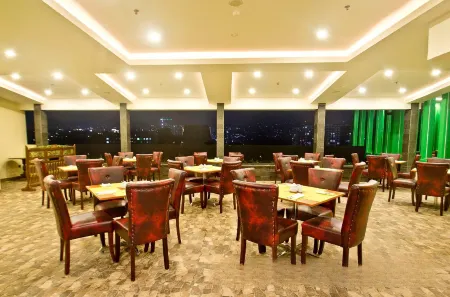 Green Batara Hotel Отели рядом с достопримечательностью «Taman Jomblo»