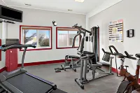 Super 8 by Wyndham Swift Current - ที่มีฟิตเนส