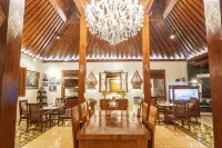 NDalem Kartowikoro 1835 Hotel a Pasar Kliwon