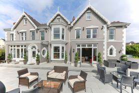 LLwyn Country House