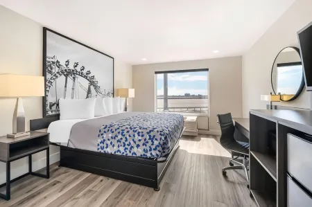 Super 8 by Wyndham Orlando Near Florida Mall Отели рядом с достопримечательностью «Hukoo's Family Fun»