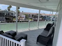 Brand New Waterfront Cottage Fishing/Boat Lift/Resort Hotels in Port Isabel