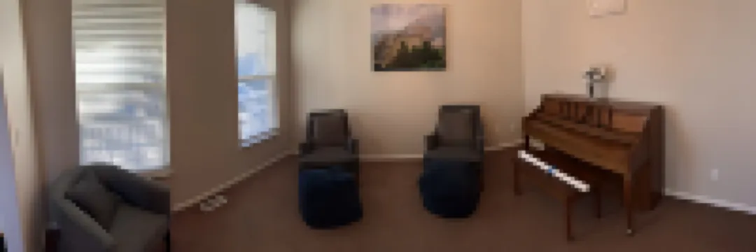 Relax with the whole family. Spacious home. Close to shopping and hiking trails