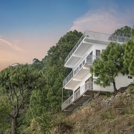 Vanasathli I Near Mall Road Kasauli I Open Garden & Rooftop