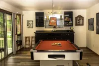 Lakefront- Hot Tub/Foosball table/Pool table/Kayak