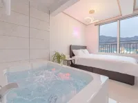 Gaypeng Poolvilla Lisum Five Penison Hotels near Nami Island