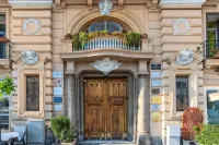 Gram Suites Отели рядом с достопримечательностью «Ospedale Monaldi»