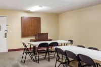 Econo Lodge Burlington I-40 Hotels in Graham