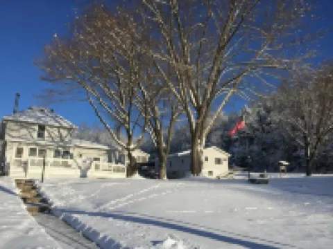 Little Bluff Inn Hotels in 
