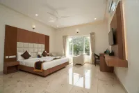 Sukhi A Luxury Stay Inn - parking