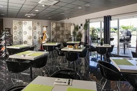 Le Ya'Tis Отели в г. Тавель