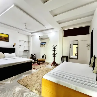 Alibaba’s Indiana Homestay Hotels near Fatehabad Road