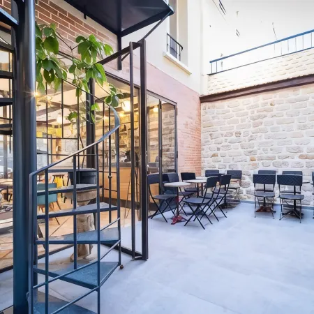 Fraternity-Hotel